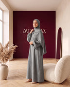 Musselin-Abaya mit Khimar Blaugrau – Dreiviertelansicht