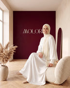 Satin-Abaya mit Cape-Ärmeln Weiß – Sitzend